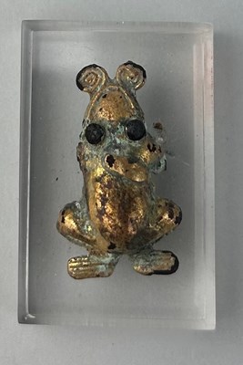 Lot 106 - A PRE-COLUMBIAN TUMBAGA FROG ORNAMENT, 

3.3cm...