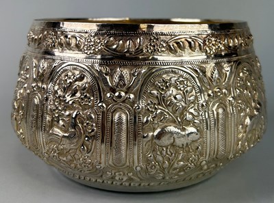 Lot 123 - AN INDIAN SILVER BOWL, 

18cm x 12cm 

Weight:...