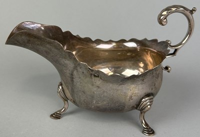 Lot 127 - A SILVER GRAVY BOAT, BIRMINGHAM, 

Weight: 132gms