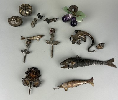 Lot 137 - A COLLECTION OF MOSTLY SILVER PLATED...