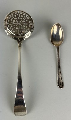 Lot 139 - A SILVER STRAINER AND TEA SPOON, 

Weight: 61gms