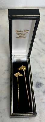 Lot 178 - A MATCHED PAIR OF TWO HORSE HEAD GOLD BROOCHES...