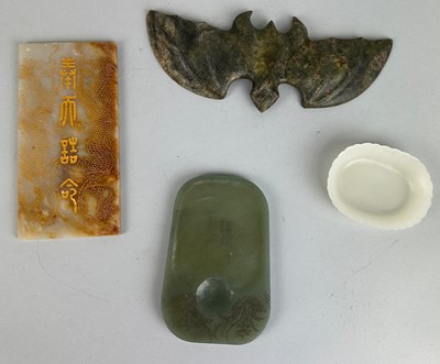 Lot 242 - A GROUP OF CHINESE JADE ITEMS TO INCLUDE A...