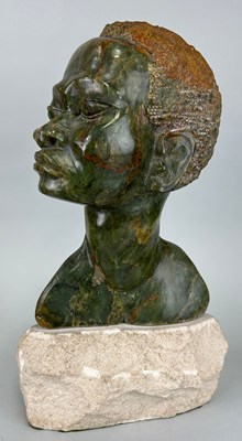 Lot 252 - A FINE AFRICAN SOAPSTONE BUST OF A FIGURE...