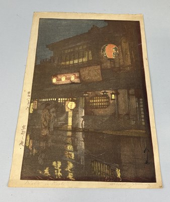 Lot 515 - HIROSHI YOSHIDA 'NIGHT IN KYOTO' COLOURED WOODBLOCK PRINT