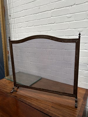 Lot 524 - A METAL FIRE SCREEN, 

70cm x 61cm x 14cm