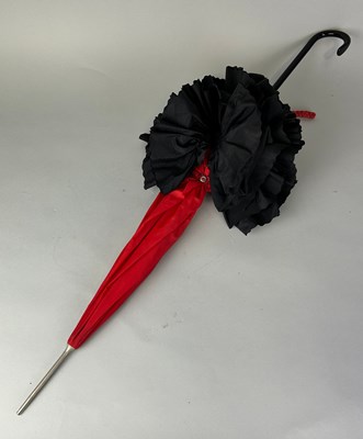 Lot 575 - AN ANTIQUE PARASOL, 

85cm L