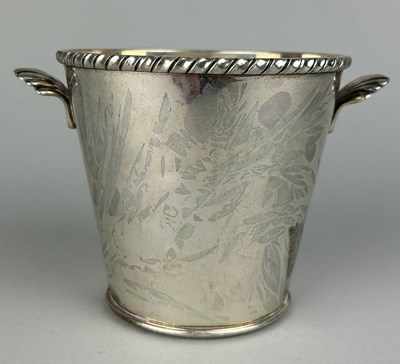 Lot 15 - AN ITALIAN 800 SILVER BUCKET WITH SCALLOP...