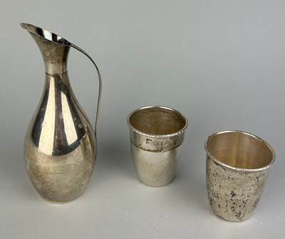 Lot 21 - AN ITALIAN 800 SILVER JUG WITH TWO SHOT...