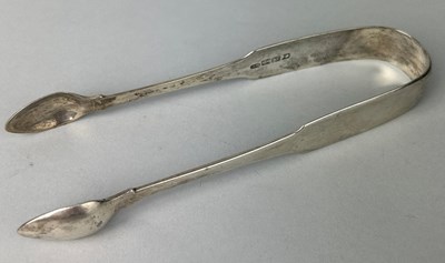 Lot 48 - A PAIR OF GEORGIAN SILVER TONGS, 

Weight 48gms