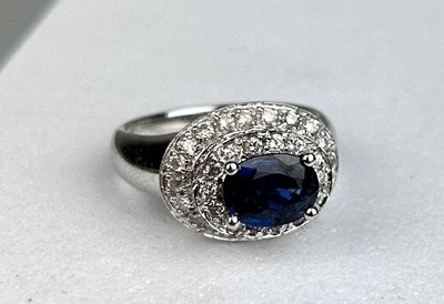 Lot 81 - A 14CT WHITE GOLD RING SET WITH A SAPPHIRE,...