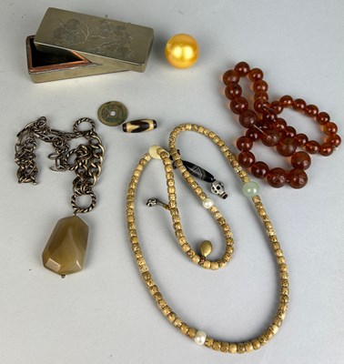 Lot 102A - CHINESE JEWELLERY INCLUDING AN AMBER NECKLACE