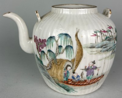 Lot 135 - A CHINESE PORCELAIN TEA POT TONGZHI PERIOD...