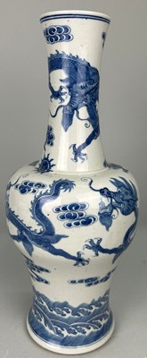 Lot 138 - A LARGE BLUE AND WHITE CHINESE VASE WITH A...